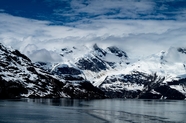 冬季雪域高山峡湾摄影图片