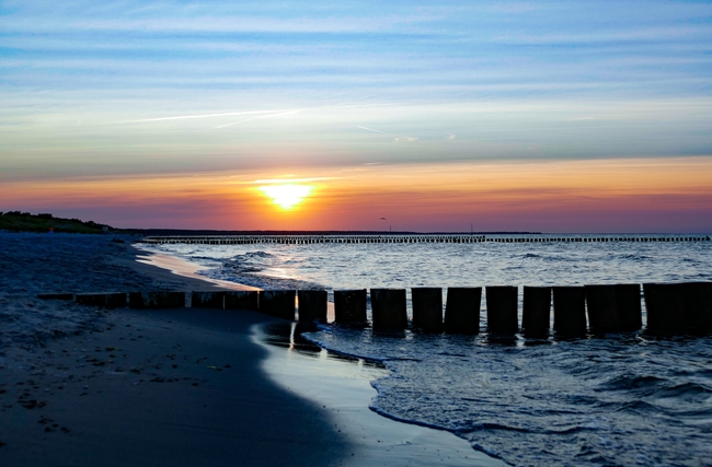 唯美日暮黄昏夕阳海岸风景图片