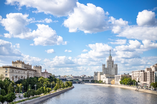 蓝天白云俄罗斯城市建筑风光图片