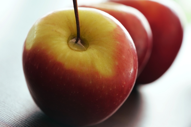 新鲜健康有机红苹果摄影图片