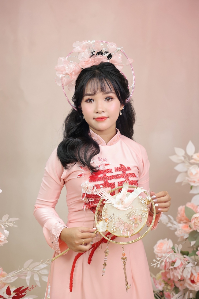 亚洲粉色新娘服饰美女写真图片