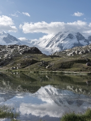 阿尔卑斯山湖泊山水风景图片