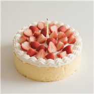 红色草莓白色奶油生日蜡烛蛋糕图片