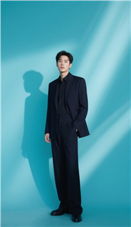 亚洲时尚俊朗西装帅哥写真图片