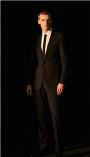 欧美年轻帅气黑色西装帅哥图片