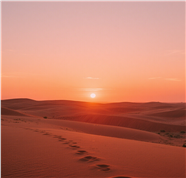 夏日黄昏夕阳沙漠风光摄影图片