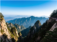 巍峨高山山脉风光摄影图片