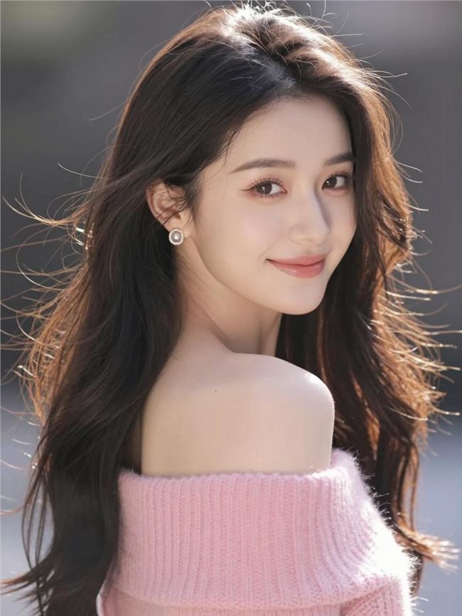 温柔浅笑性感露肩美女图片