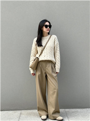 休闲风格戴墨镜美女写真图片