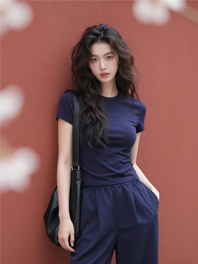 松弛感穿搭美女写真摄影图片