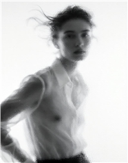 毛玻璃感欧美美女写真图片