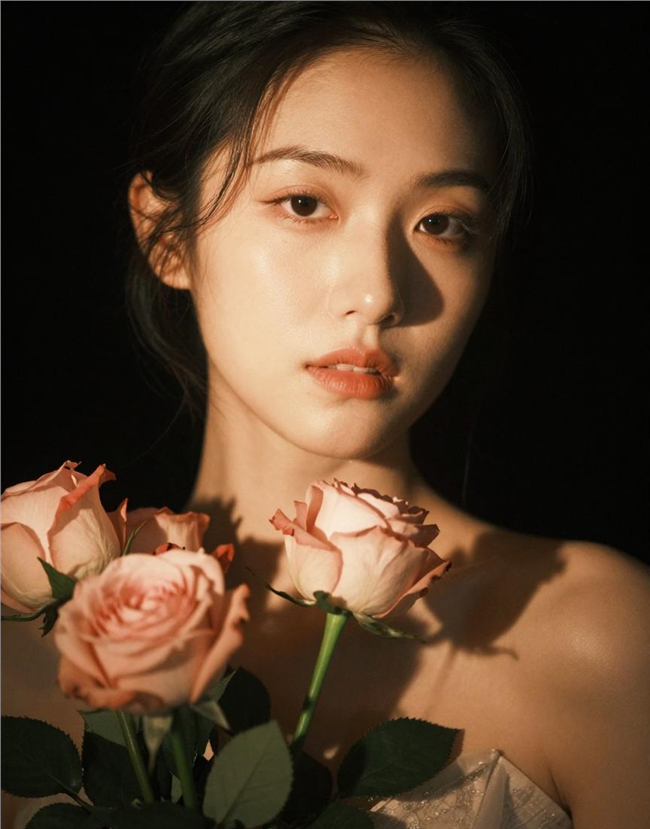 复古胶片风格美女写真摄影图片 