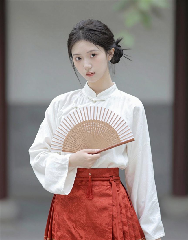 中式红色马面裙古典美女写真图片
