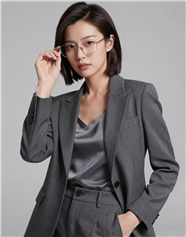 灰色西装套装美女写真摄影图片