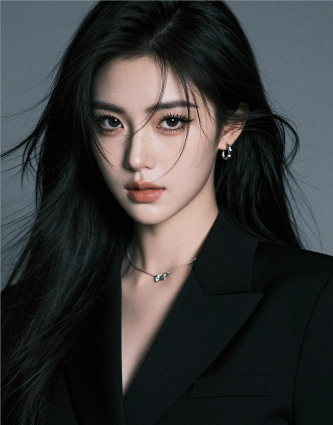 黑色长发清冷御姐风格美女图片