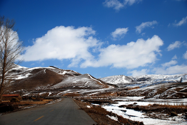 雪山公路风景图片下载
