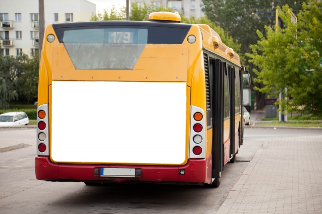 公交车车身广告图片下载