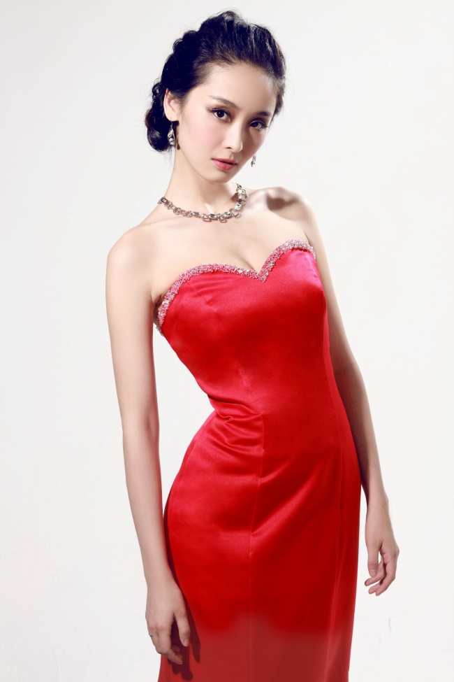 李曼红色礼服美女高清图片