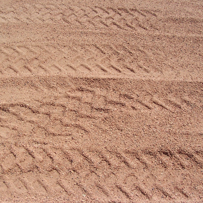 ‘~沙子地面轮胎印迹高清背景  ~’ 的图片