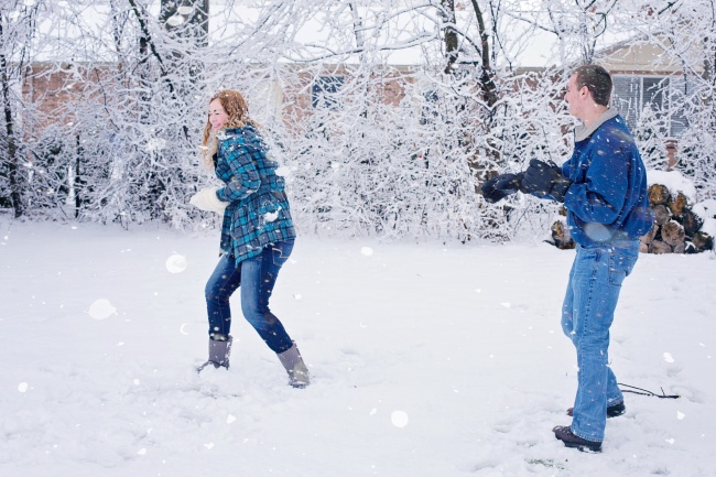 ‘~下雪打雪仗的情侣图片  ~’ 的图片