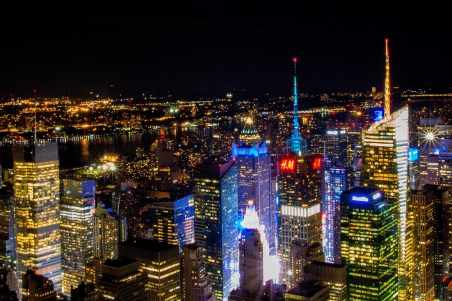 纽约曼哈顿帝国大厦夜景图片