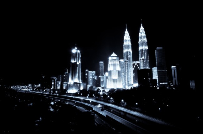 吉隆坡夜景黑白图片