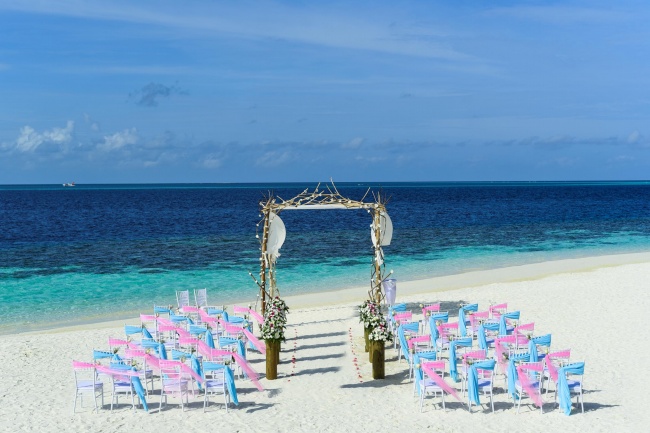 海边婚礼现场布置图片