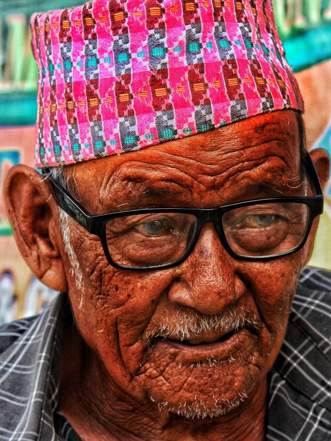 不丹街头老人肖像