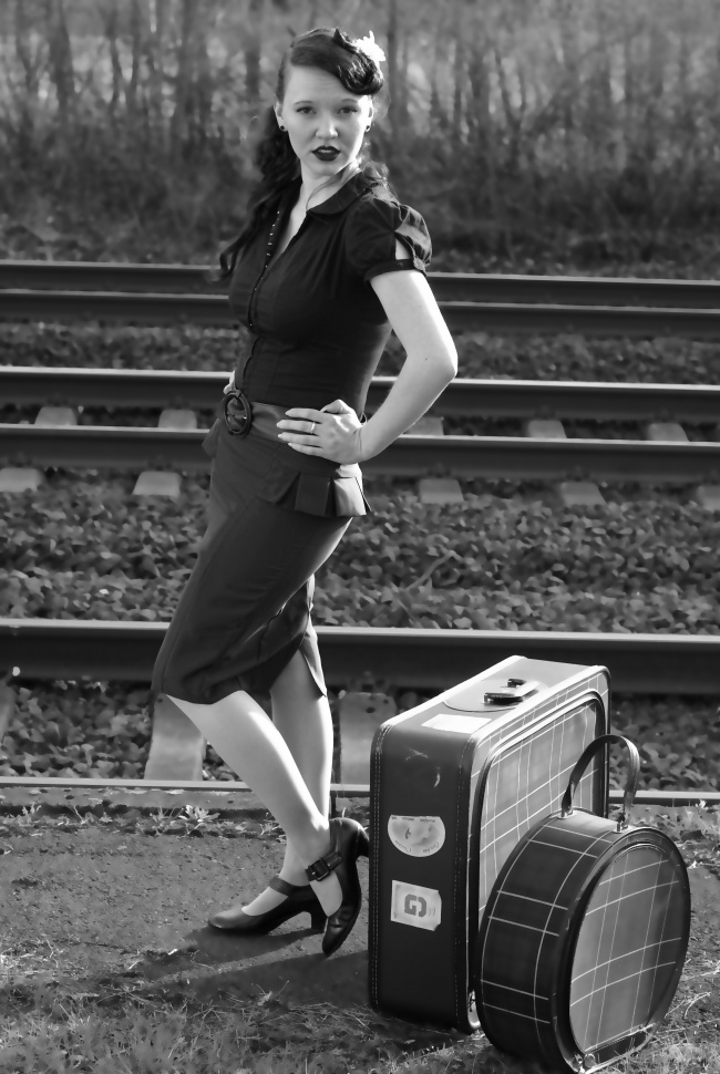日本美女铁路黑白写真