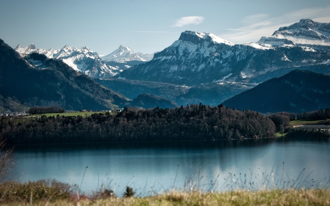 瑞士高山湖图片