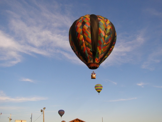天空中的热气球高清图片