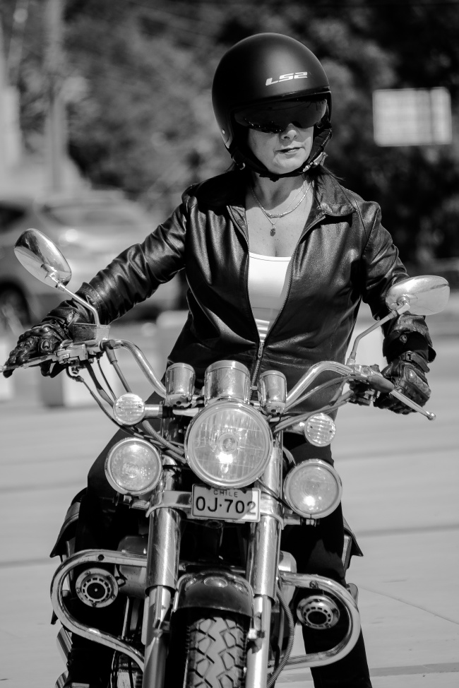 帅气摩托车女骑手图片