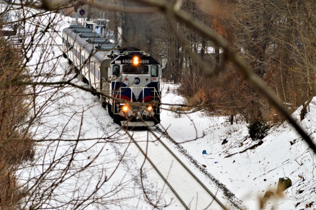冬季轨道列车图片