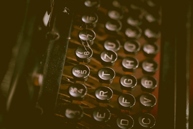 复古打字机键盘图片