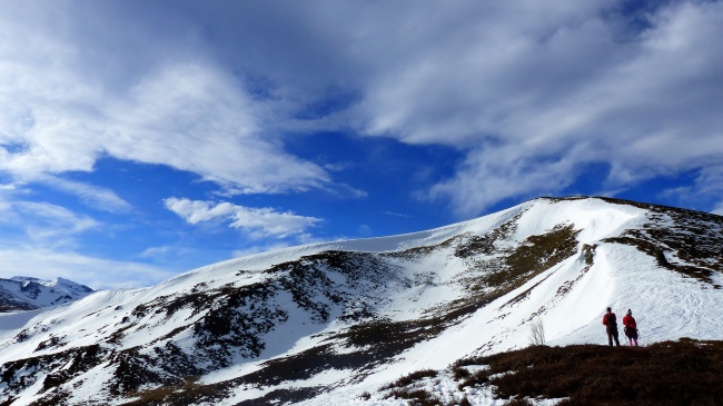 冬天高地雪山景观图片
