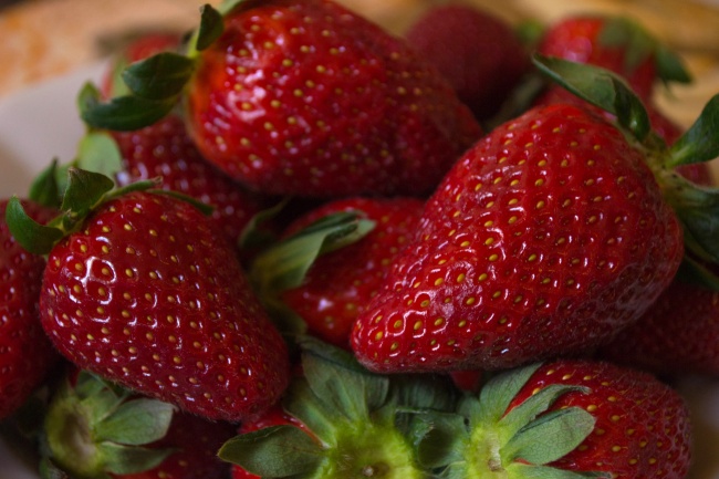 新鲜美味草莓图片