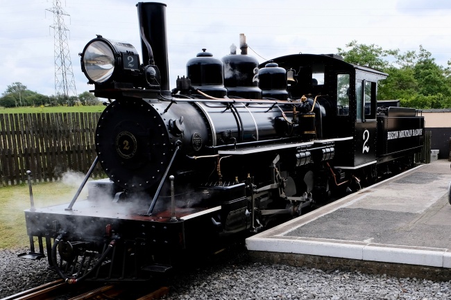 黑色复古蒸汽机车图片