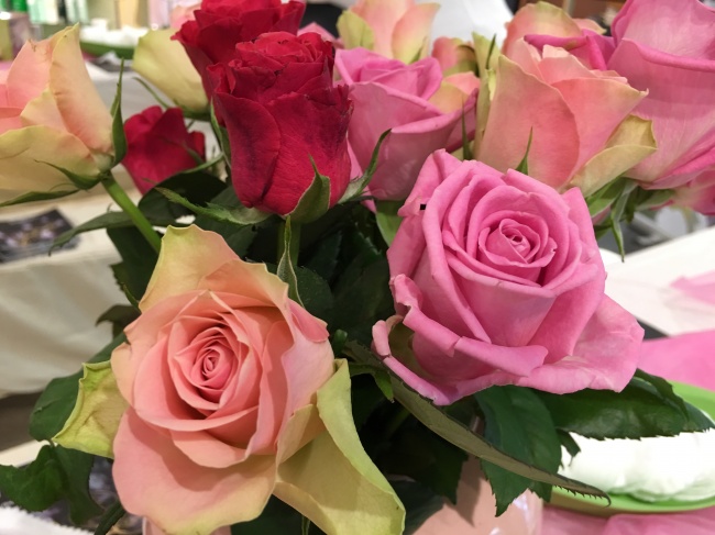 浪漫玫瑰花朵花束图片