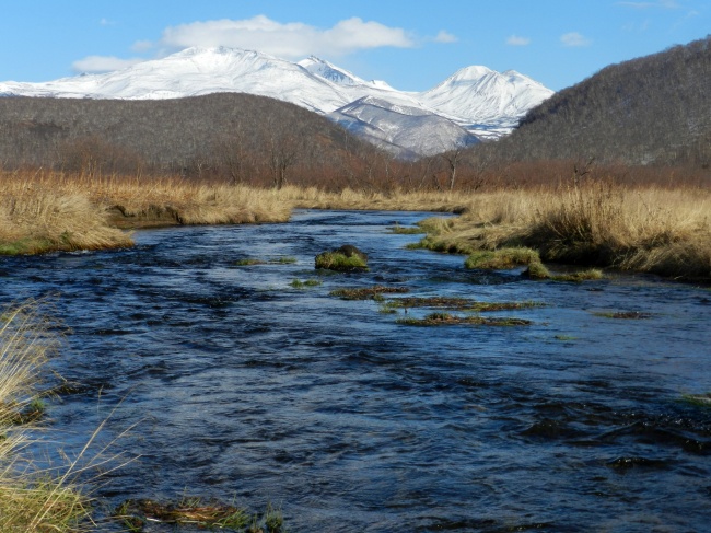 冬季雪山河流景观图片