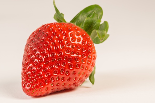 ‘~一颗大草莓图片  ~’ 的图片