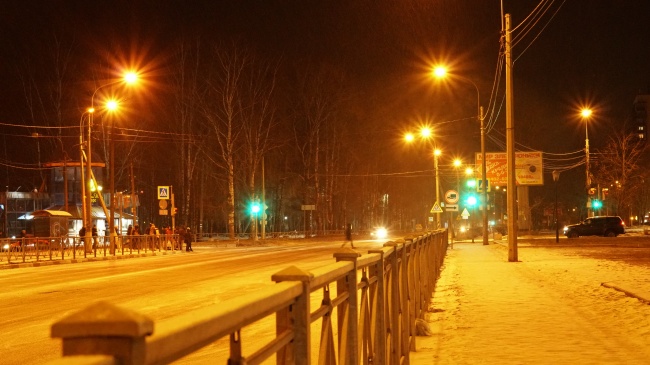 城市路面灯光夜景图片