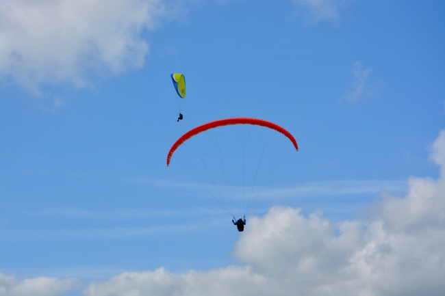 户外滑翔伞降落图片