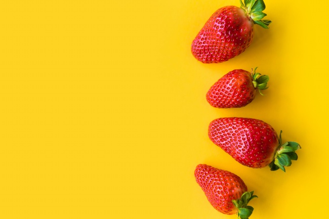 ‘~鲜草莓黄色高清背景  ~’ 的图片