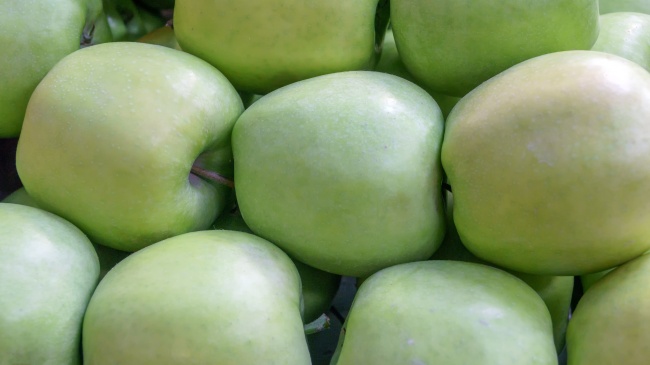 成熟绿色苹果图片