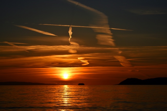 海平面黄昏日落景观图片