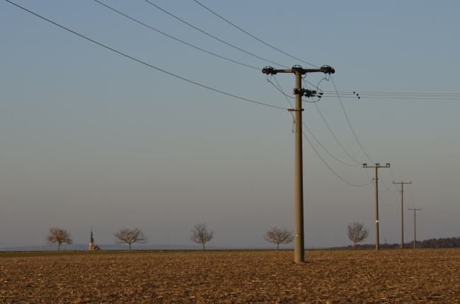 郊外电力电线杆图片