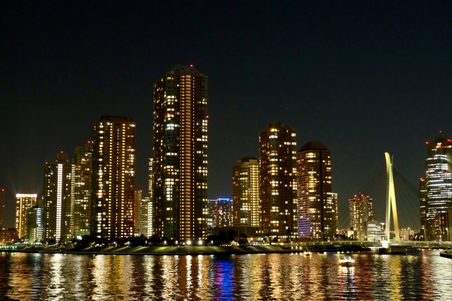 城市大楼灯光夜景图片