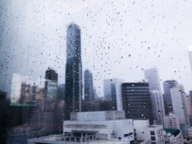 ‘~雨天城市玻璃高清背景  ~’ 的图片