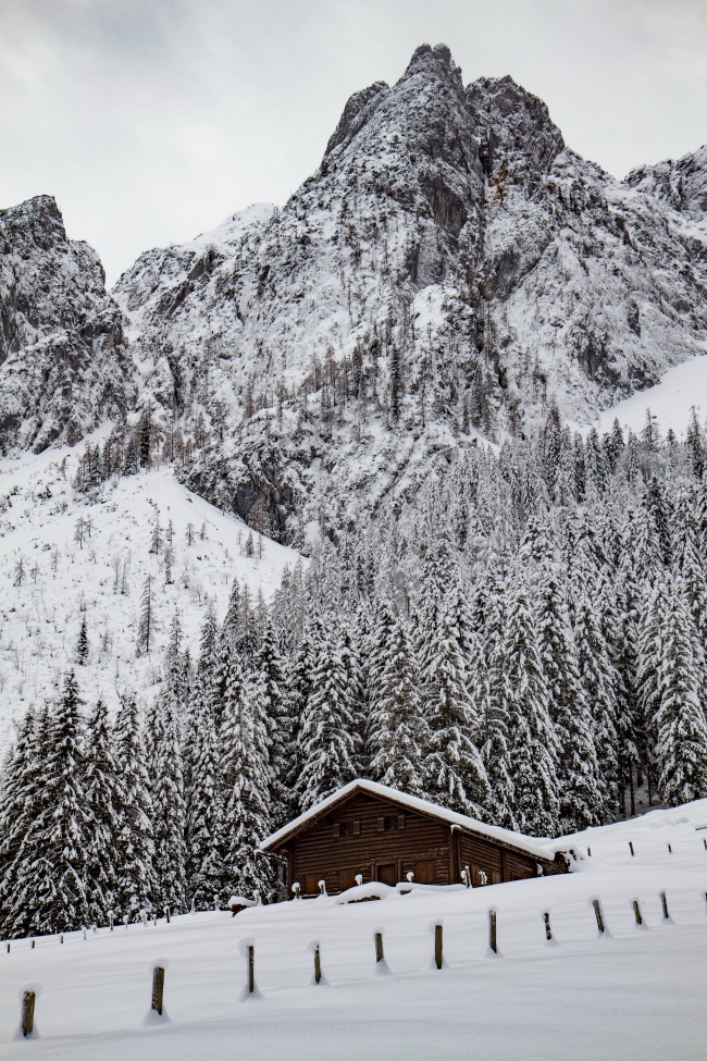 冬季山中雪景图片
