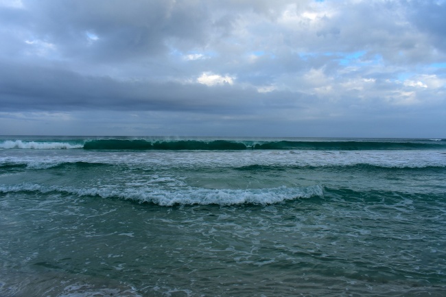 海洋滚滚海浪图片